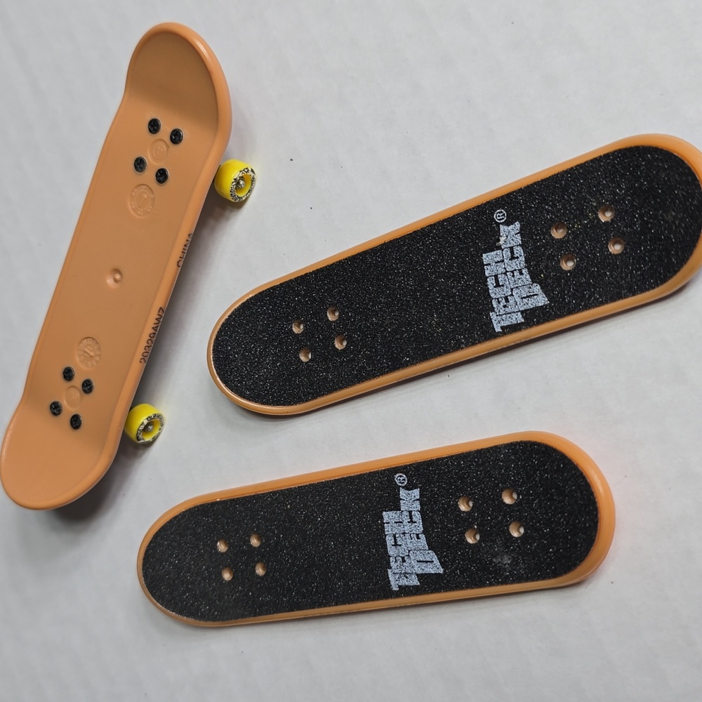4 Tech Deck Fingerboards Skateboards